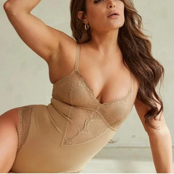 NWT Pinsy Scultping Lace Shapesuit Elegant Bodysuit Medium Beige - Picture 3 of 9